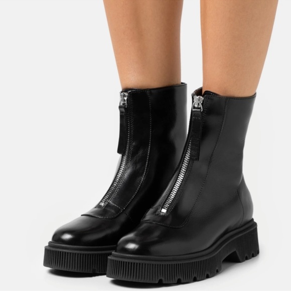 Kurt Geiger Shoes - kurt geiger stint front zip boots new with small flaw